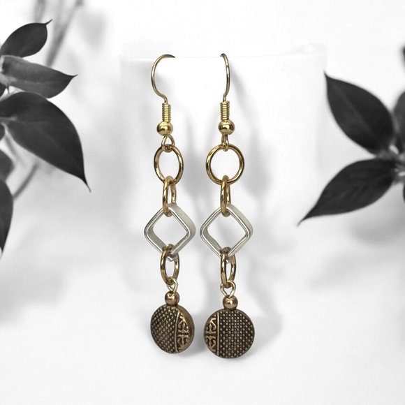 5 For $25💫Long Antique Gold Dangles Earrings - Picture 4 of 4